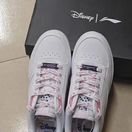 李宁  迪士尼联名最佳情侣鞋第一眼喜欢的东西逛再久的街都会回头去