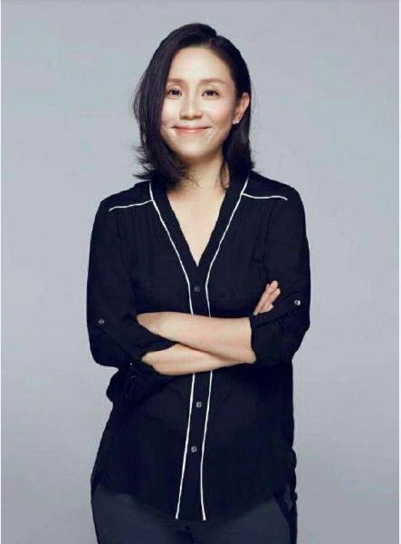 还特意去搜索了一下,在搜索引擎搜索"李维嘉老婆",显示了他妻子是"