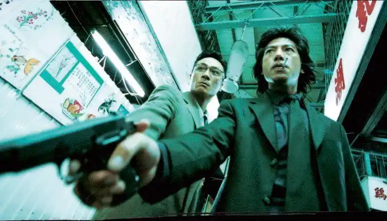 无间道2中吴镇宇的眼镜是什么样的