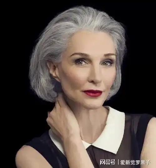 优雅到老的女人白发不染带点卷妆容精致又得体气质很高级