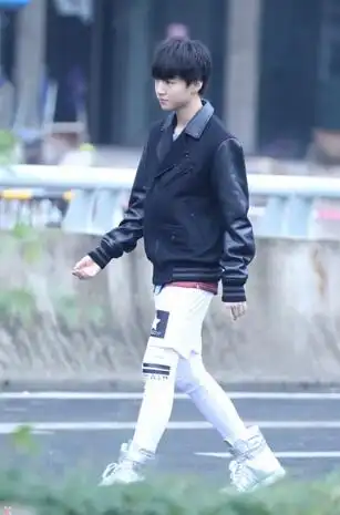 图王俊凯裤裆凸起曝光现身全员加速反应快