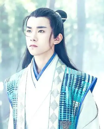 易烊千玺2018年合约到期,千纸鹤们希望千玺续约呢还是?