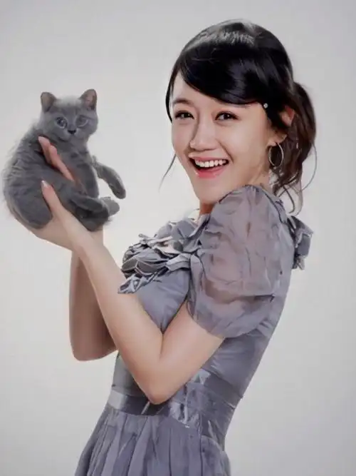 90还记得《粉红女郎》里的哈妹薛佳凝吗?