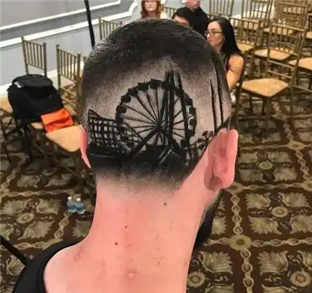 寸头雕刻发型 后脑藏"惊喜"