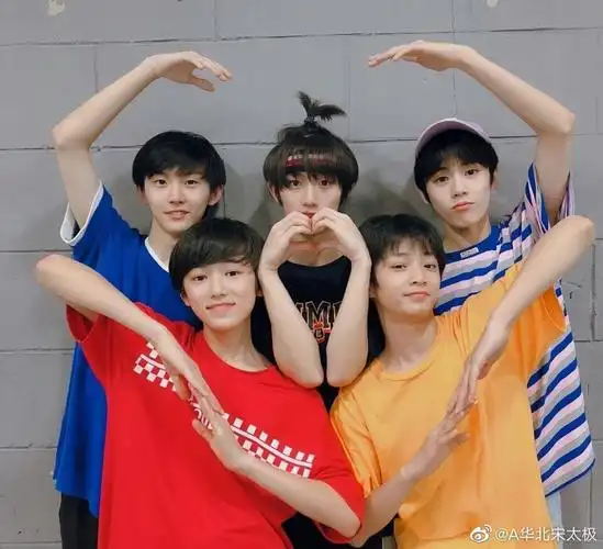 台风少年团解散重组是我看到的最害怕的字幕.