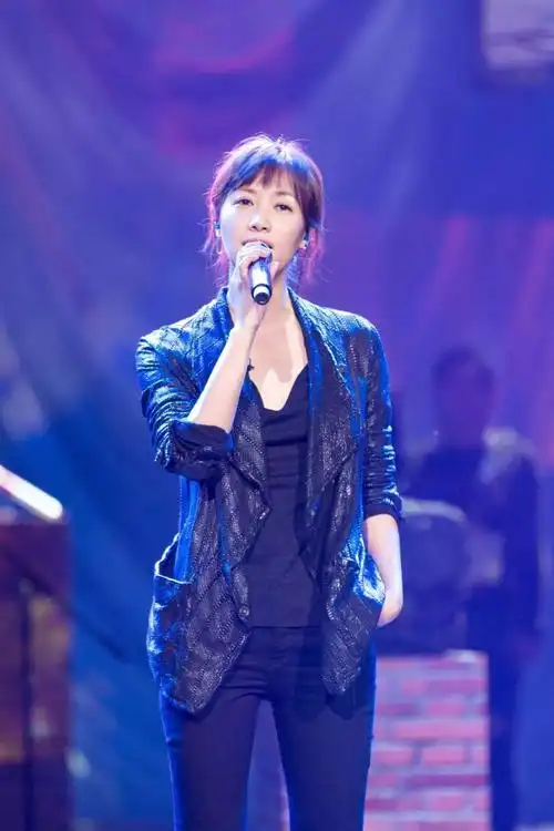 徐静蕾素颜出镜无压力24岁的脸44岁的脖子