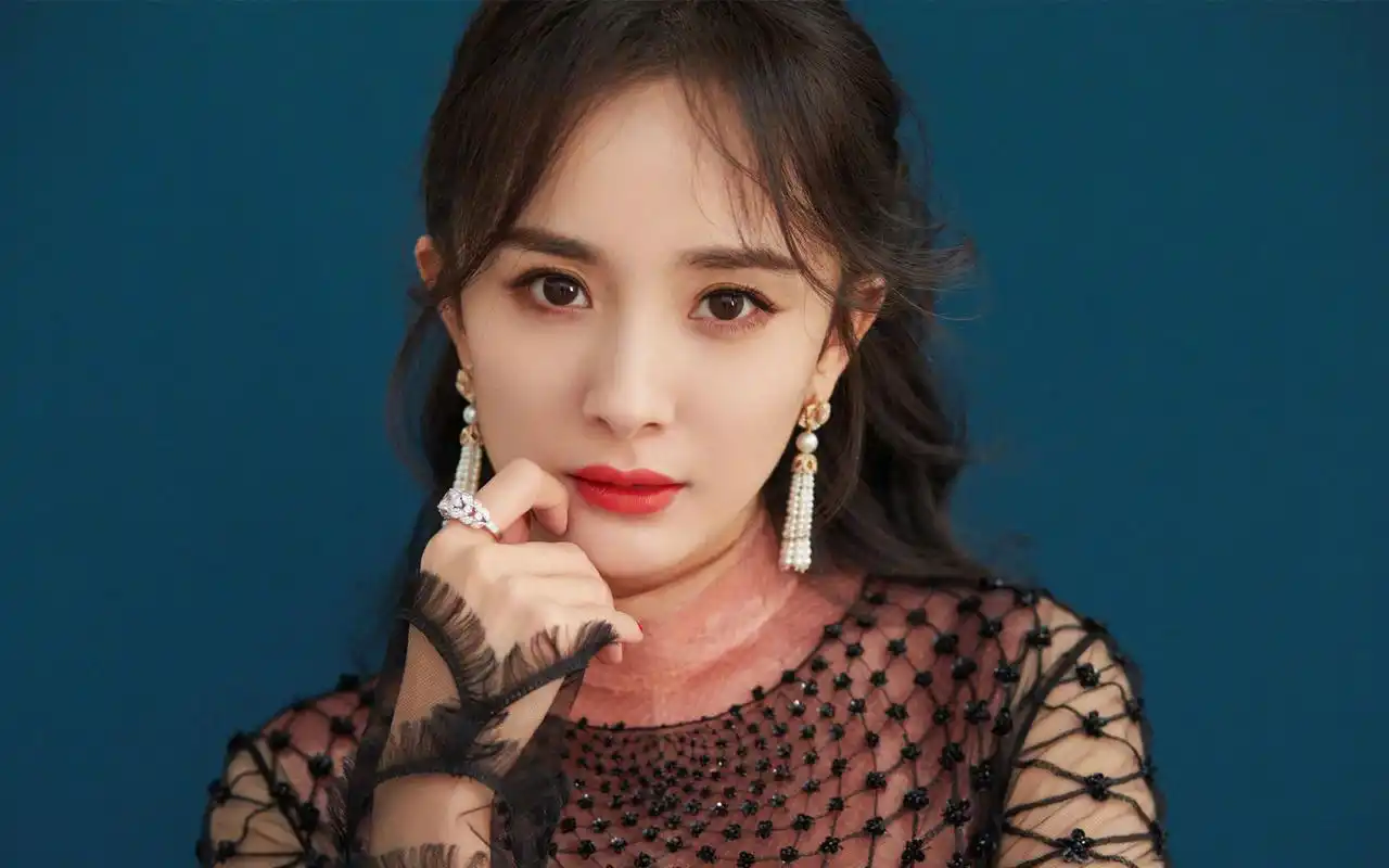 杨幂优雅性感图片桌面壁纸