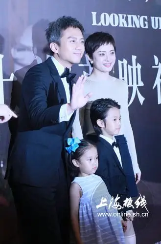 邓超孙俪一家四口上海走红毯为电影银河补习班拼了