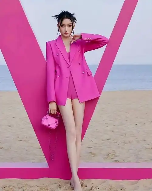 关晓彤的书法入选北京名人书法展,究竟打了谁的脸?