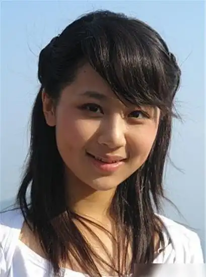 杨紫晒写真被质疑微整,拿早期照片对比一眼辨出