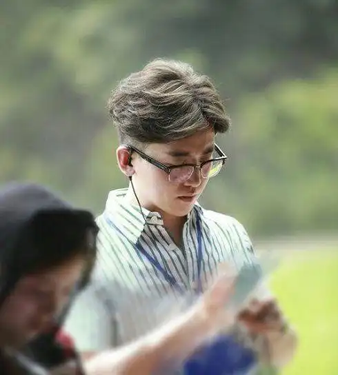 浙传校友奔跑吧总导演姚译添一个自称戏精的导演