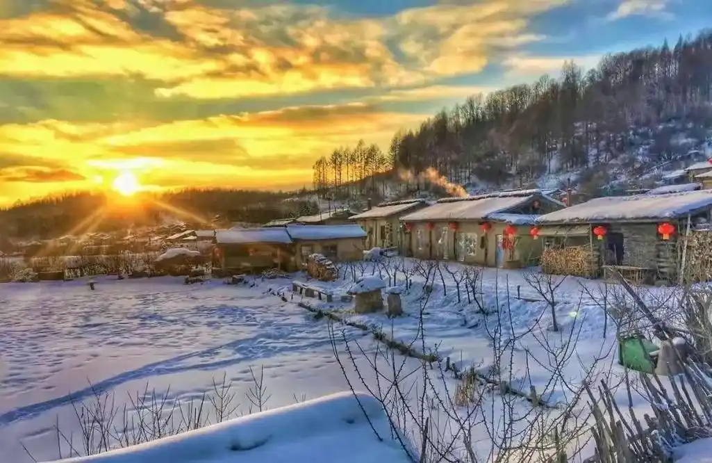 长白山下木屋村,守望康熙三百年!#雪景美如画 #东北的冬天 - 抖音