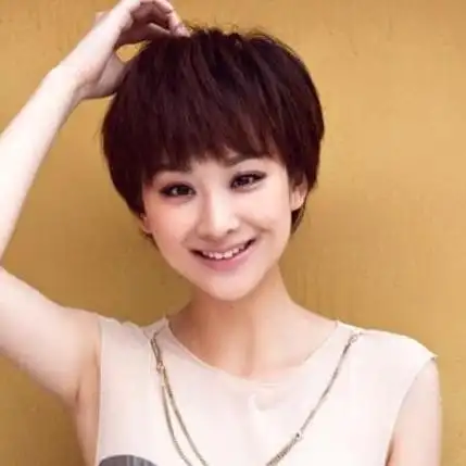 女生时尚短碎发发型图片