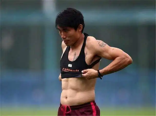 体坛4大自律狂魔苏炳添晚上10点准时睡詹姆斯19年生涯不吃猪肉