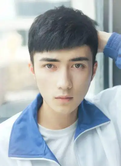 中学男生刘海发型 初中学生刘海发型