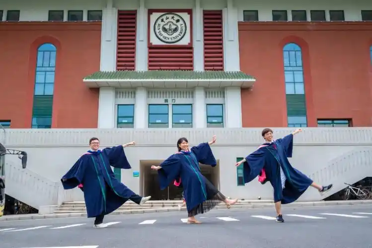 广州  #中山大学  #毕业写真  #学士服 #挑战一张封神