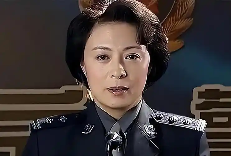 回顾演员刘佳为照顾父亲息影10年父亲离世后守着骨灰生活8年