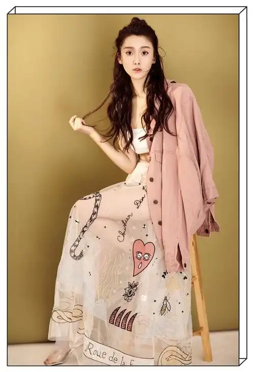 《巴啦啦小魔仙》中的贝贝王子璇,长大以后也太美了!裹胸超惊艳