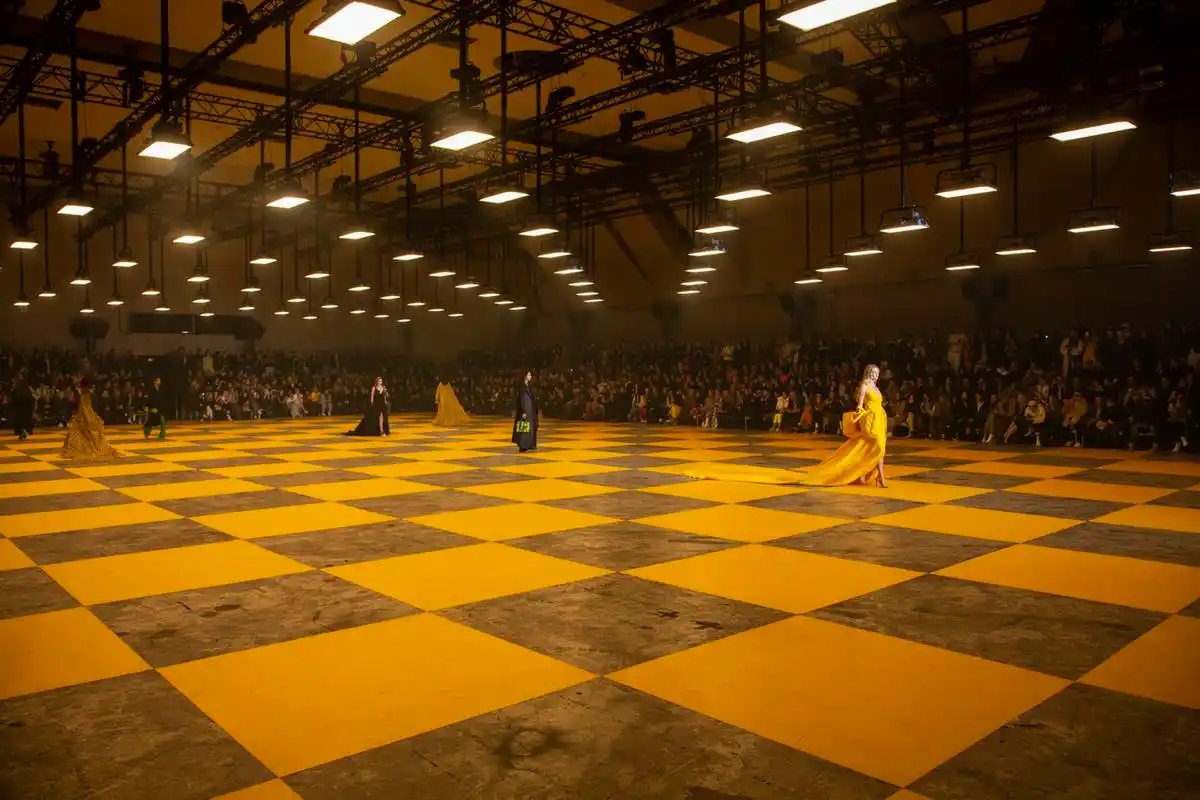 thierrydreyfus谈大型时装秀幕后的灯光与舞台设计