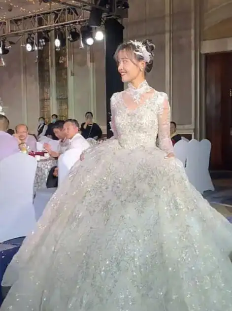 28岁前央视主持人房琪大婚婚礼现场奢华浪漫老公是她的摄影师