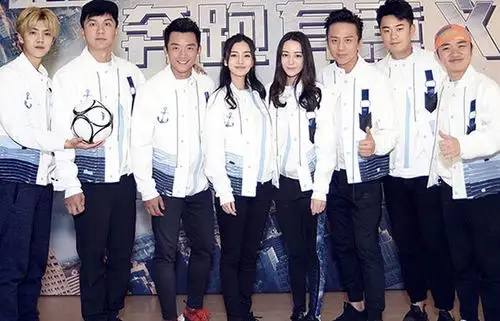 奔跑吧第八期谁赢了 baby回归和迪丽热巴撕名牌胜负难分