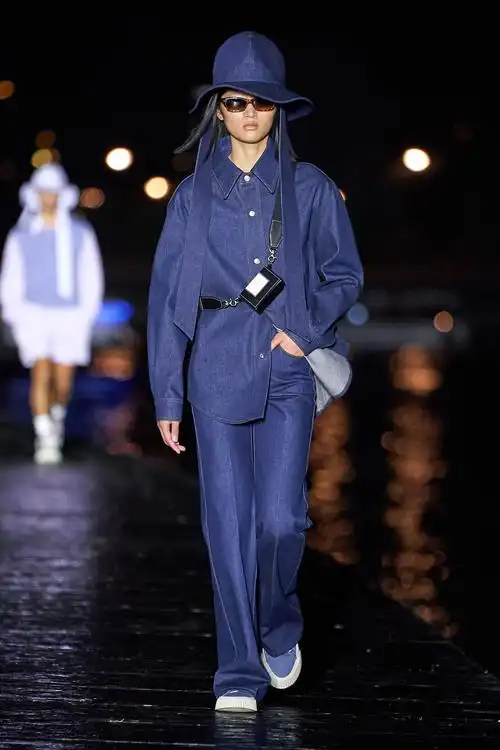 华依澜助阵2021春夏巴黎时装周