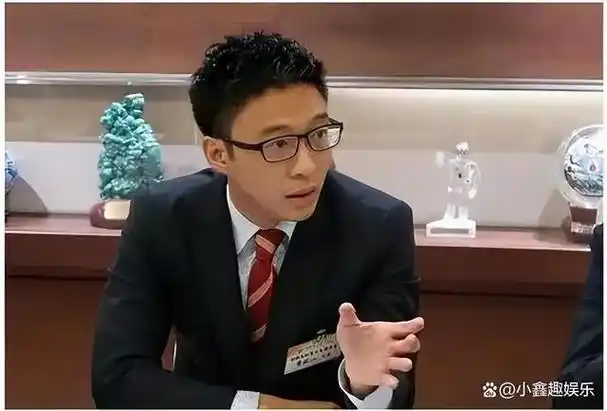 在采访中,霍启山毫不掩饰对李盈莹的赞赏,称她为"真正的女排之星",并