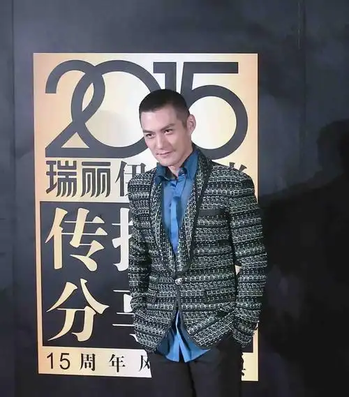 严屹宽剃寸头获年度质感明星