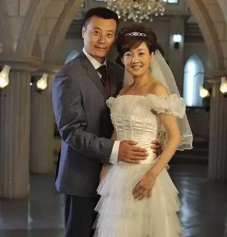 春晚钉子户51岁郭冬临80后妻子近照曝光,并不是牛莉也不是张凯丽