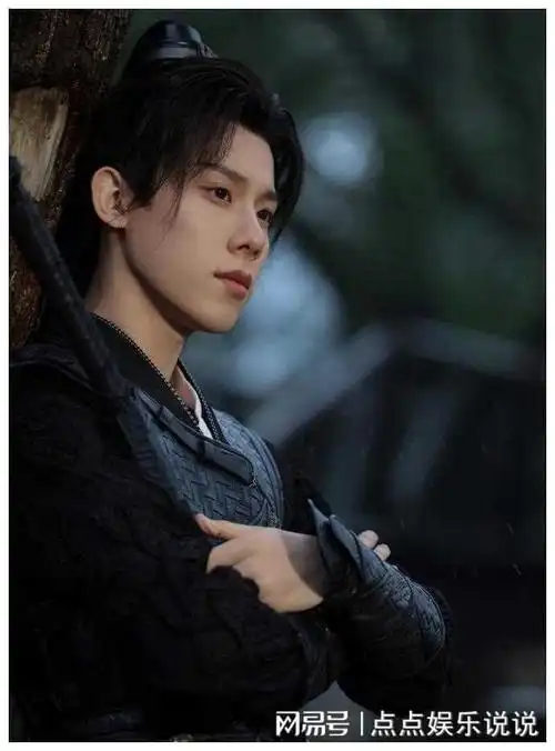 这名字竟是方一凡脱去校服秒变新颖帅气