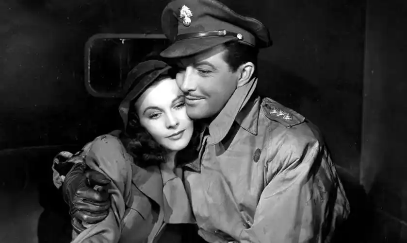 《魂断蓝桥》是一部1940年上映的美国电影,这个影片由好莱坞的传奇女