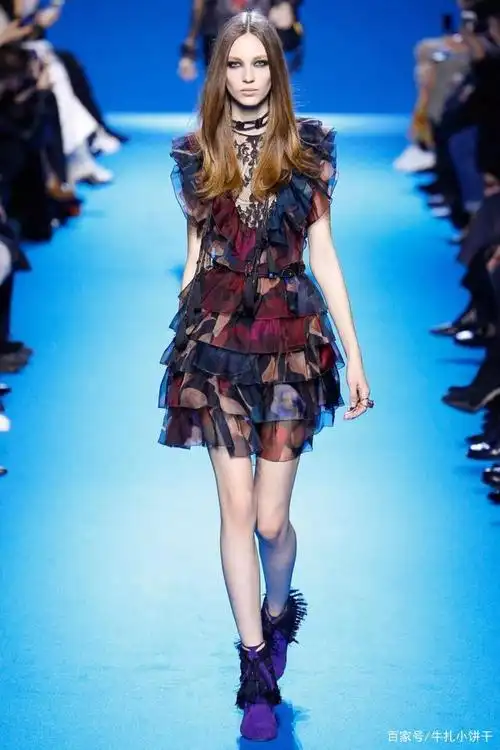 模特走秀为什么都不穿"内衣",原因其实是这4点,男生不要想歪了