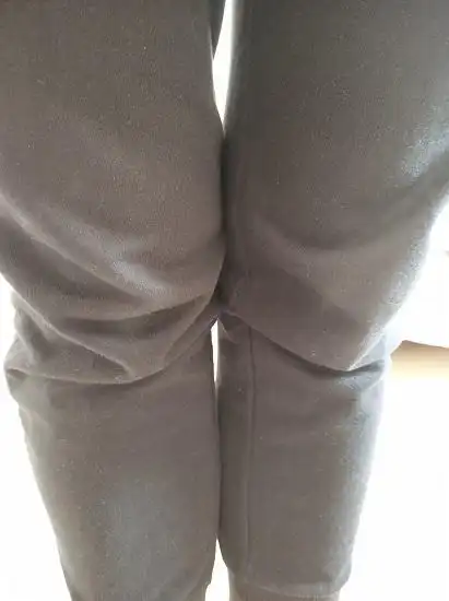 裤子膝盖处鼓包的原因主要有如下几种:1,与面料特性及品质有关,纯棉