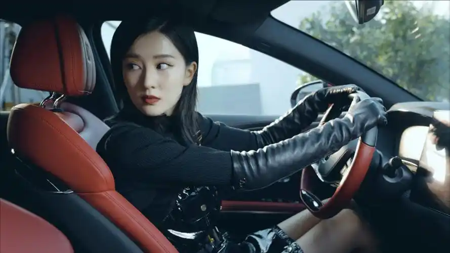 乔欣清甜酷美双面大片写真图片