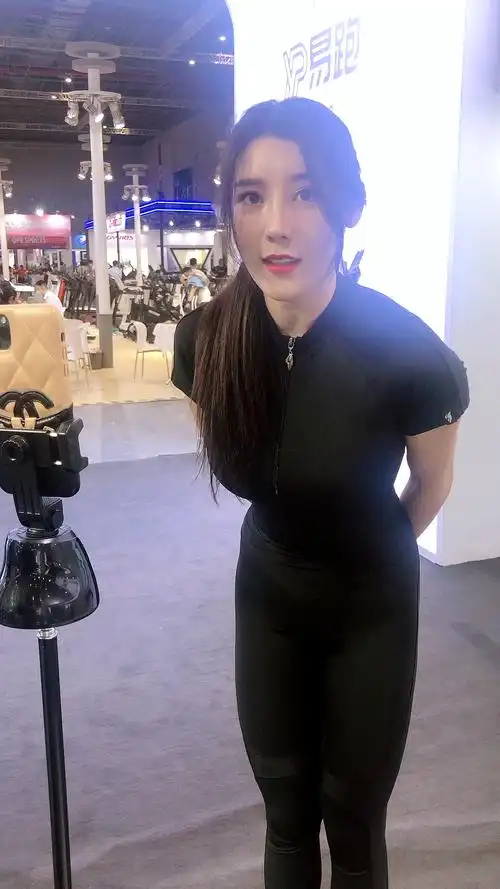 178的刘太阳你们的女神刘太阳向我挥手打招呼啦你们羡慕吗