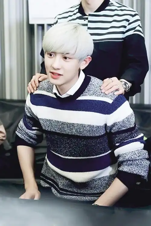 白发灿烈 #朴灿灿 #邻居美男√ 『cr. 朴不颤(weibo)』— .