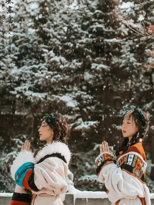 塔尔寺藏服写真西宁摄影写真