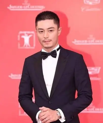 当红男明星寸头照大比拼,林更新土,李易峰胖,他才是真男神