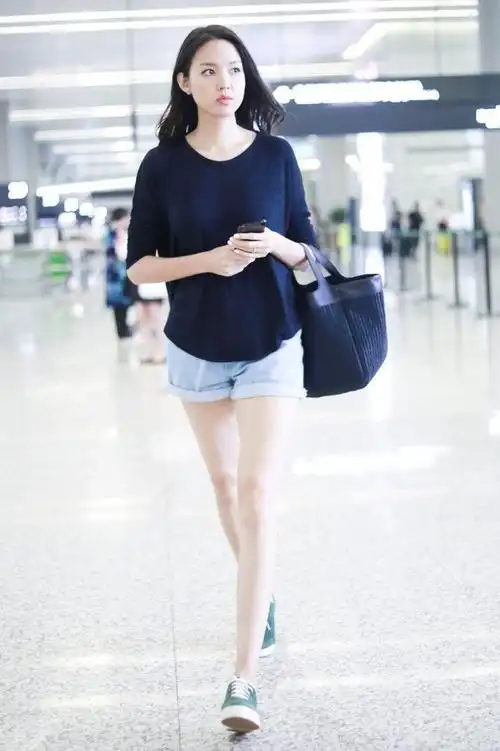 张梓琳身材好身高182体重只有114斤网友腿长的不可思