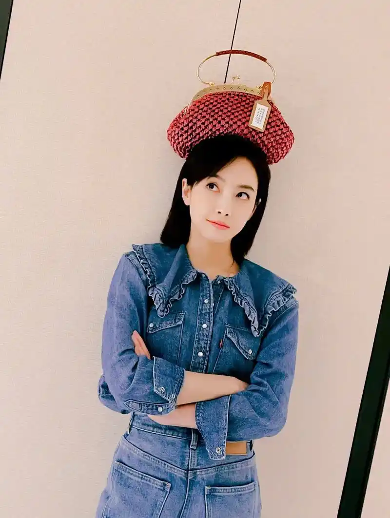 宋茜 身穿#mm6 牛仔裤搭配#maisonmargiel - 抖音