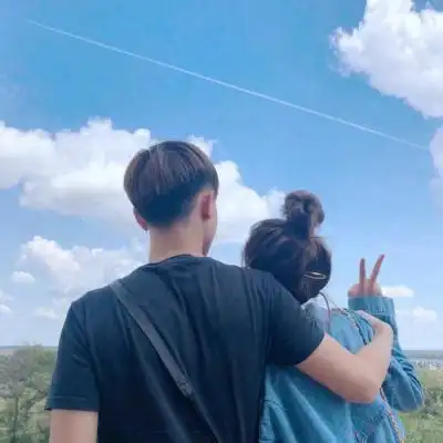 最新海边情侣头像 蓝色的爱恋唯美背影图片 - 情侣头像 - 潮人个性网