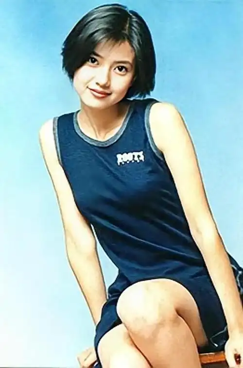 高圆圆旧照曝光,青春靓丽满脸的胶原蛋白