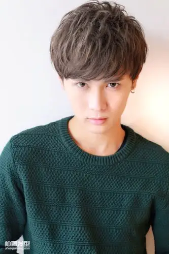 男生毛束感齐刘海发型图片 长刘海发型怎么弄最帅