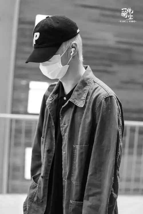 王一博##王一博香奈儿品牌形象大使##王一博白金狼尾街拍