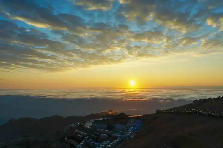 武功山云海日出