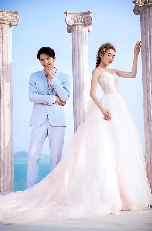 听说2021来厦门拍套新年旅拍主题婚纱照,新的一年会好运加倍