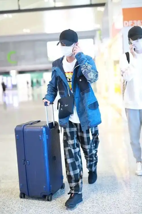 身高172的文章很敢穿,工装夹克 格纹阔腿裤,造型个性潮流