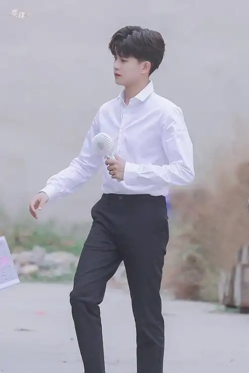 好家伙大嘉来看点开心的任嘉伦这个腿