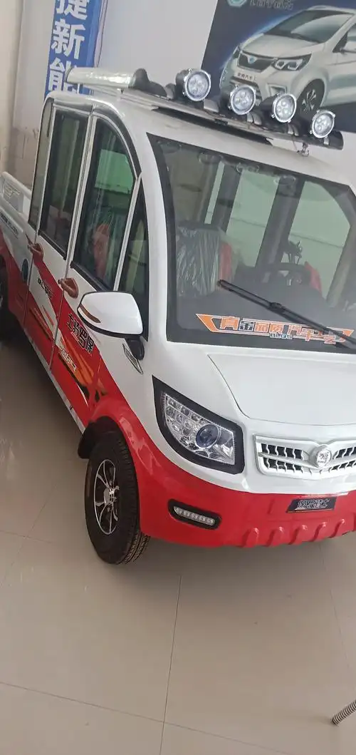 保罗骑士电动皮卡,续航80一100公里,四座,油电两用,配加力档,四轮真空