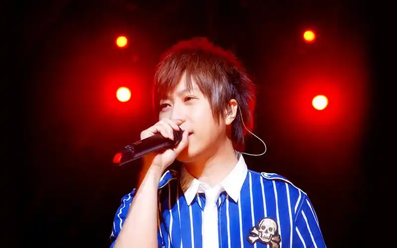 五迷进!谁有阿信这张图片的大张的版本,做电脑桌面的